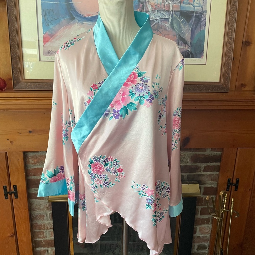 Asian Style Kimono Wrap Silky Poly pastel Print jacket Top. Med